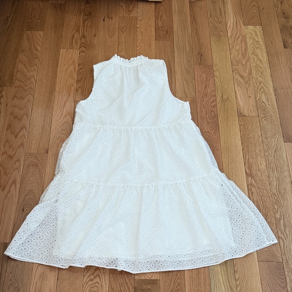 EUC Lilly Pulitzer White Eyelet Dress - Picture 7 of 9